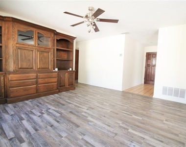 390 Lilac Road - Photo Thumbnail 11