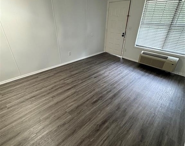 420-420 Mills Street - Photo Thumbnail 3