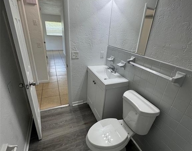 1712-1712 Ne 71st Street - Photo Thumbnail 10