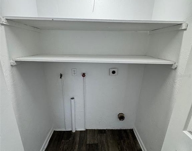 1640-1640 Ne 71st Place - Photo Thumbnail 6