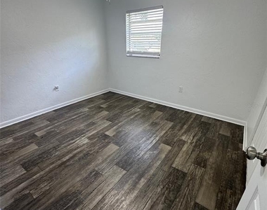 1640-1640 Ne 71st Place - Photo Thumbnail 7