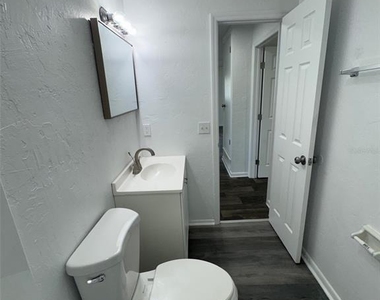 1640-1640 Ne 71st Place - Photo Thumbnail 10