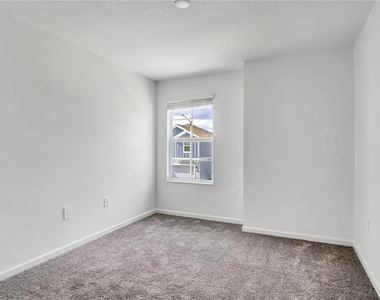 1713 White Water Court - Photo Thumbnail 32
