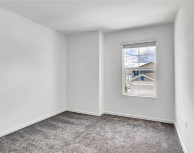 1713 White Water Court - Photo Thumbnail 33