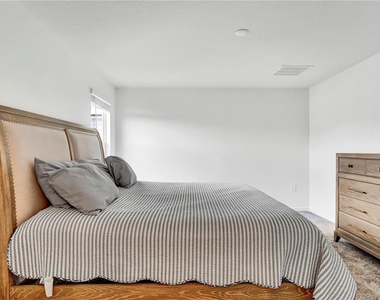 1713 White Water Court - Photo Thumbnail 20