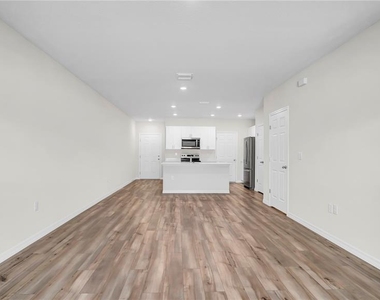 4321 Hillock Boulevard - Photo Thumbnail 9