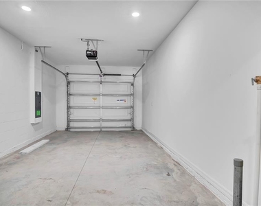 4321 Hillock Boulevard - Photo Thumbnail 13