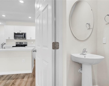 4321 Hillock Boulevard - Photo Thumbnail 11