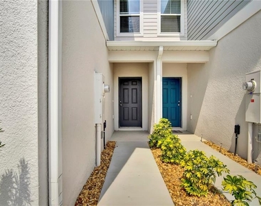 4321 Hillock Boulevard - Photo Thumbnail 4