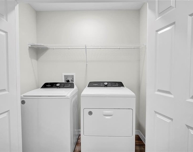 4321 Hillock Boulevard - Photo Thumbnail 16