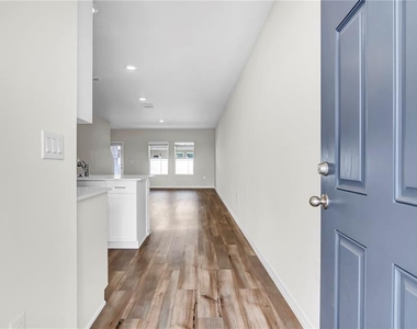 4321 Hillock Boulevard - Photo Thumbnail 5