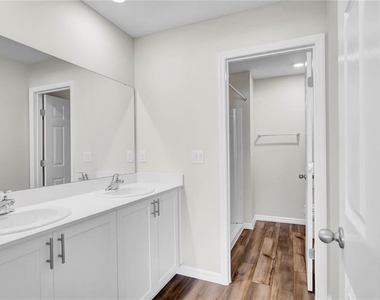 4321 Hillock Boulevard - Photo Thumbnail 18