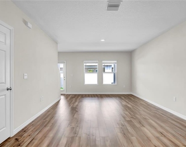 4321 Hillock Boulevard - Photo Thumbnail 10