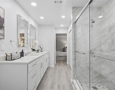 300 E Sweetwater Creek Drive - Photo Thumbnail 16