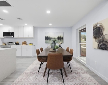 300 E Sweetwater Creek Drive - Photo Thumbnail 9