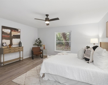 300 E Sweetwater Creek Drive - Photo Thumbnail 12