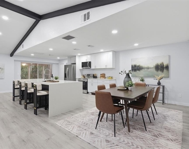 300 E Sweetwater Creek Drive - Photo Thumbnail 10