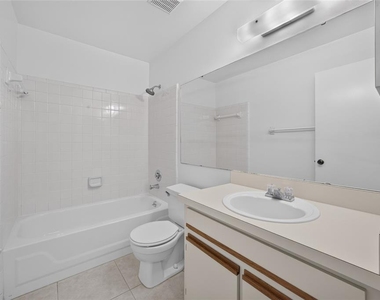 102 Edgewater Circle - Photo Thumbnail 12