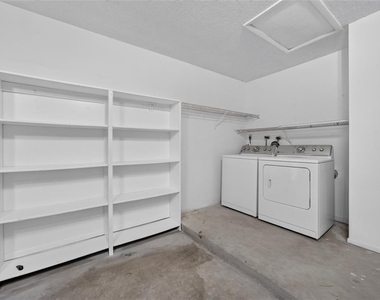 102 Edgewater Circle - Photo Thumbnail 14
