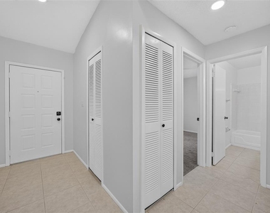 102 Edgewater Circle - Photo Thumbnail 8