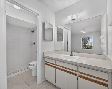102 Edgewater Circle - Photo Thumbnail 13