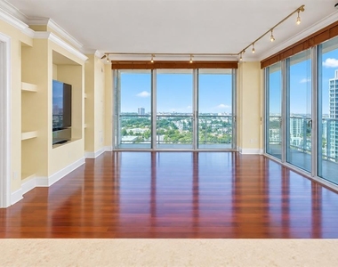 16500 Collins Avenue - Photo Thumbnail 6