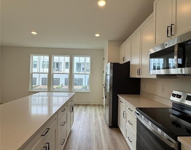 15051 Groveside Road - Photo Thumbnail 12