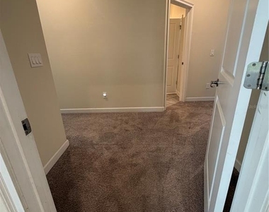 15055 Driftwater Drive - Photo Thumbnail 5