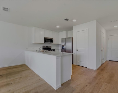2412 Bevel Lane - Photo Thumbnail 5