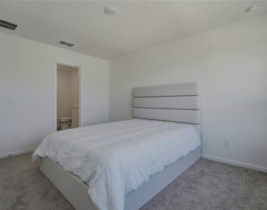 2412 Bevel Lane - Photo Thumbnail 15
