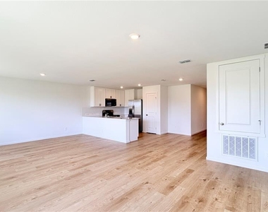 615 Artemis Street - Photo Thumbnail 22