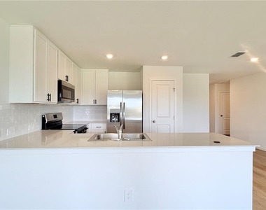 615 Artemis Street - Photo Thumbnail 24