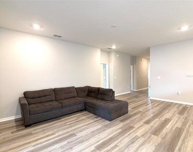4510 Rapallo Avenue - Photo Thumbnail 4