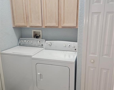 350 Lake Amberleigh Drive - Photo Thumbnail 13
