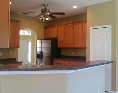 350 Lake Amberleigh Drive - Photo Thumbnail 7