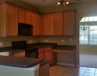 350 Lake Amberleigh Drive - Photo Thumbnail 5