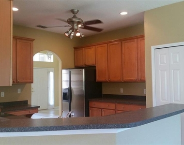 350 Lake Amberleigh Drive - Photo Thumbnail 6