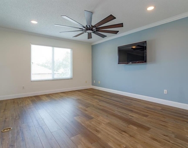 606 Buckhaven Loop - Photo Thumbnail 17