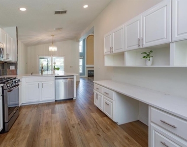 606 Buckhaven Loop - Photo Thumbnail 12