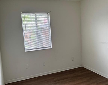 2336 Huntington Green Court - Photo Thumbnail 18