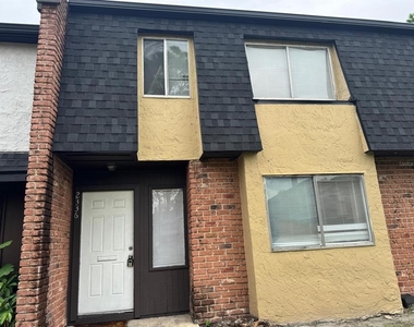 2336 Huntington Green Court - Photo Thumbnail 1