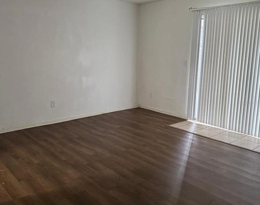 2336 Huntington Green Court - Photo Thumbnail 7