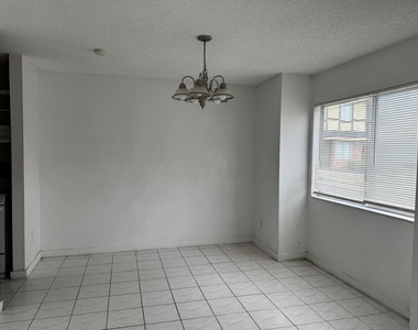 2336 Huntington Green Court - Photo Thumbnail 3