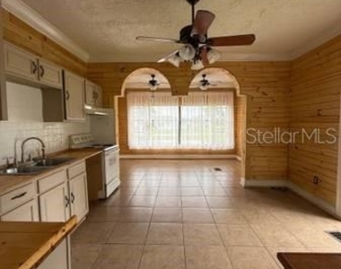 375 W Bay Avenue - Photo Thumbnail 5