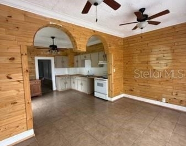 375 W Bay Avenue - Photo Thumbnail 8