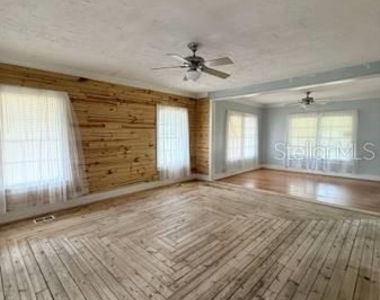 375 W Bay Avenue - Photo Thumbnail 9