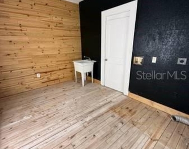 375 W Bay Avenue - Photo Thumbnail 16
