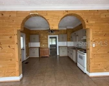 375 W Bay Avenue - Photo Thumbnail 6