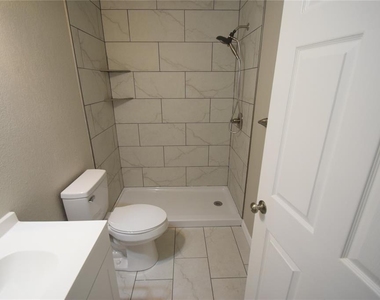 527 Garden Drive N - Photo Thumbnail 10
