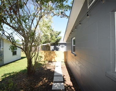 527 Garden Drive N - Photo Thumbnail 2